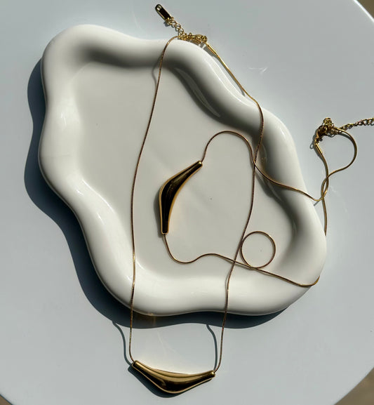 Modern Curve Pendant Necklace